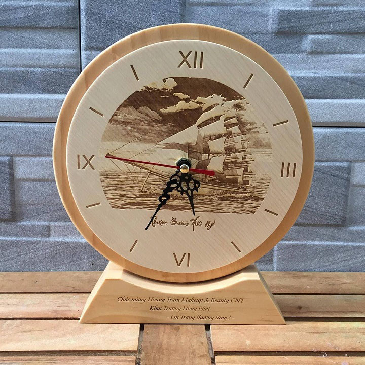 đồng hồ gỗ để bàn khắc hình ảnh - BT GIFT